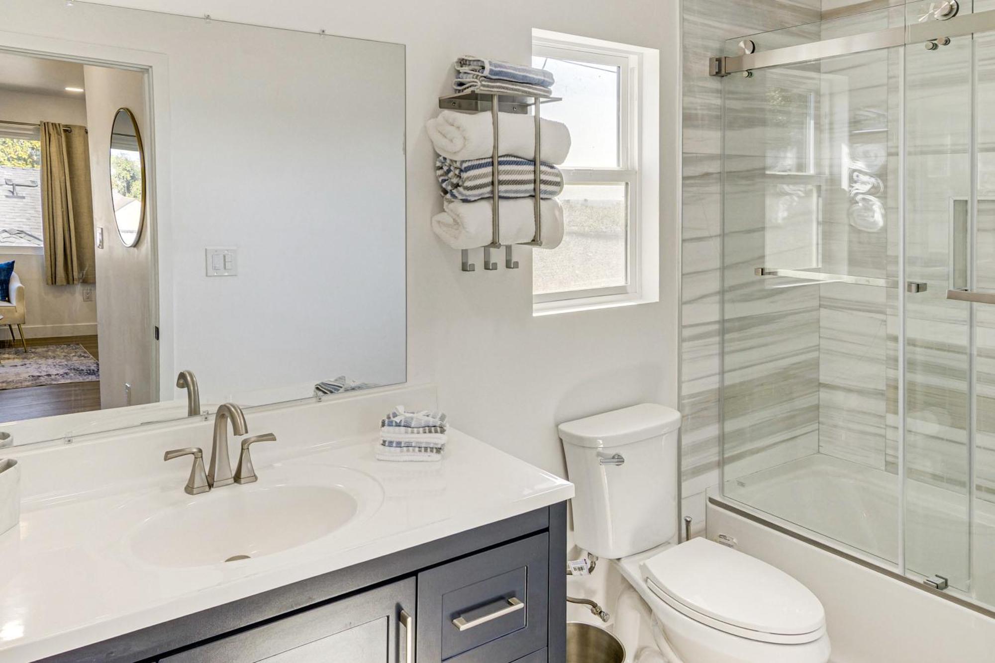 4 Mi To Sofi Stadium Pet-friendly La Area